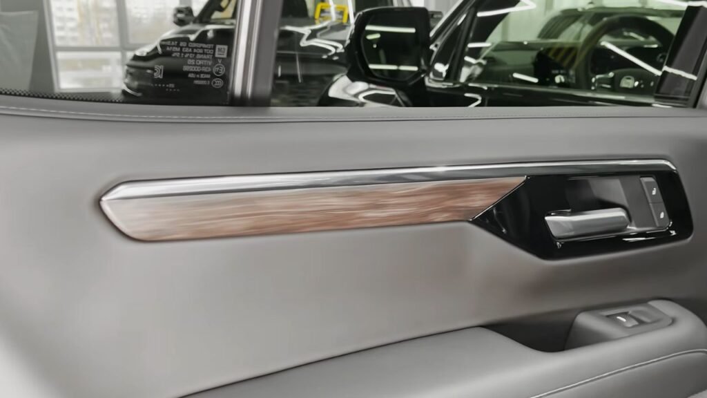 2027 Chevrolet Tahoe Door Handles