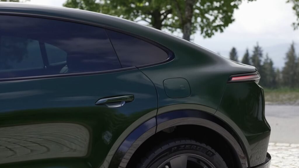 2027 Porsche Cayenne E-Hybrid Rear look
