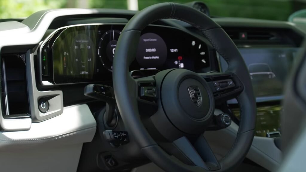 2027 Porsche Cayenne E-Hybrid Steering Wheel